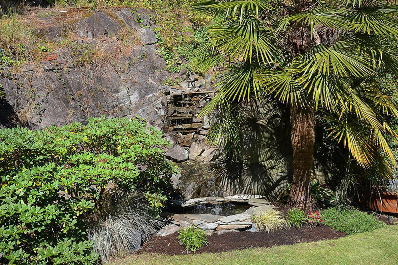 Sunshine Coast Treetop B&B Sechelt Exterior foto